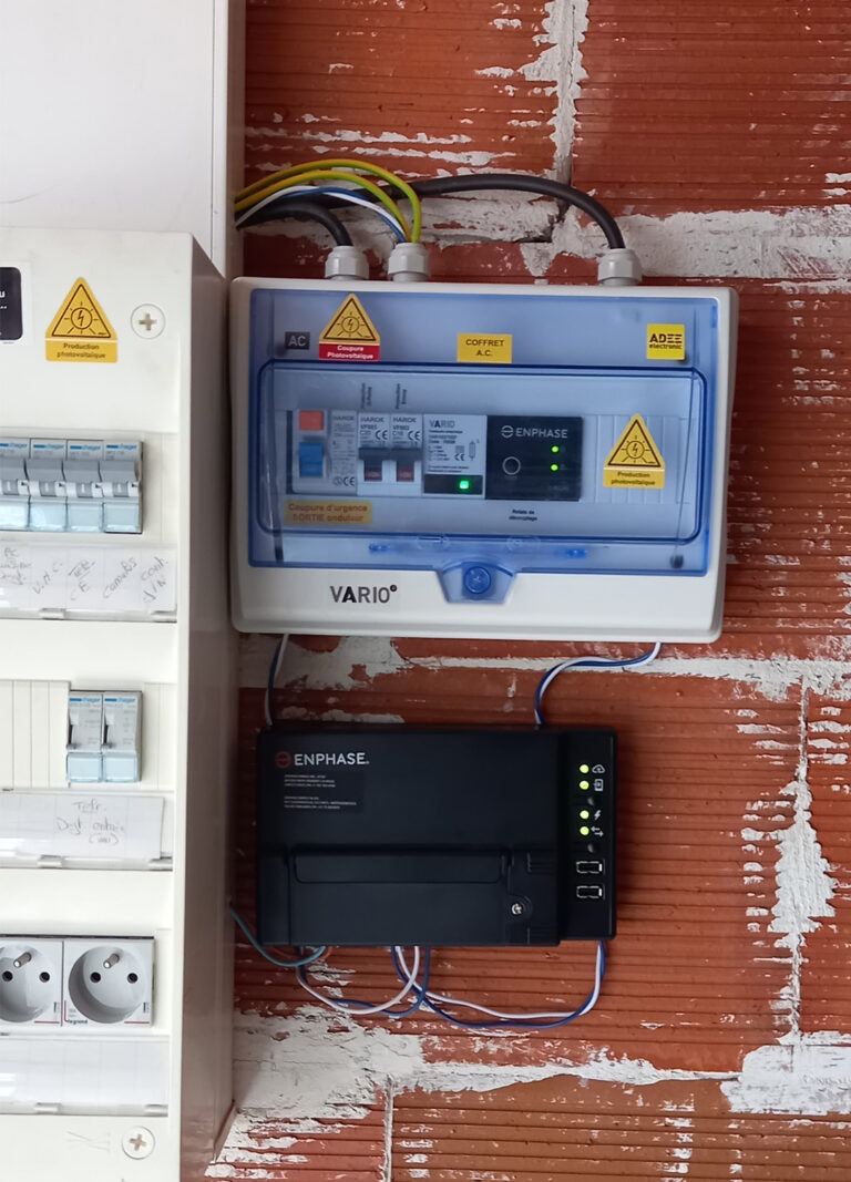 Compteur électrique pour système de panneaux solaires installé.